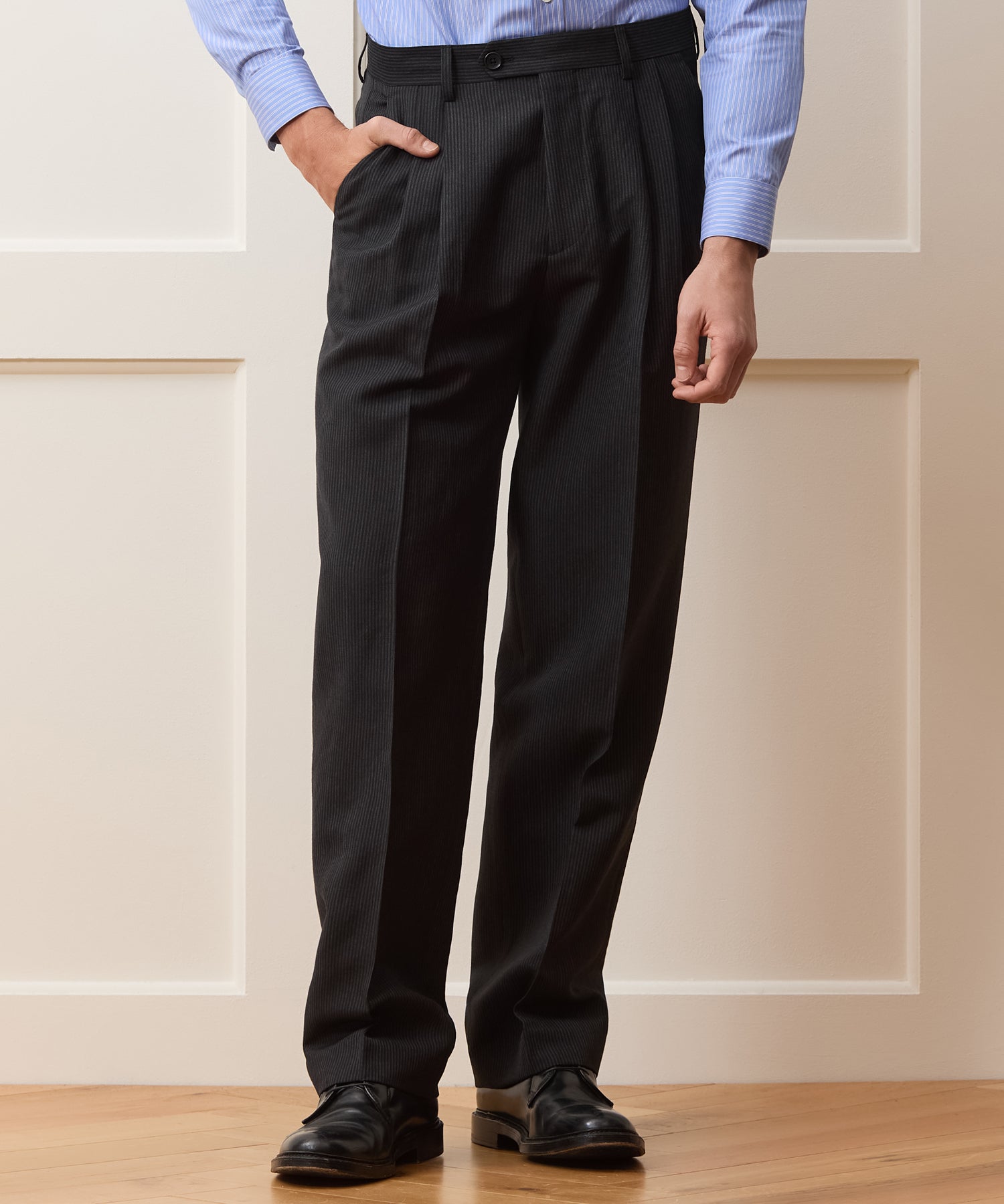 Italian Striped Linen Wythe Trouser in Black Stripe – Todd Snyder