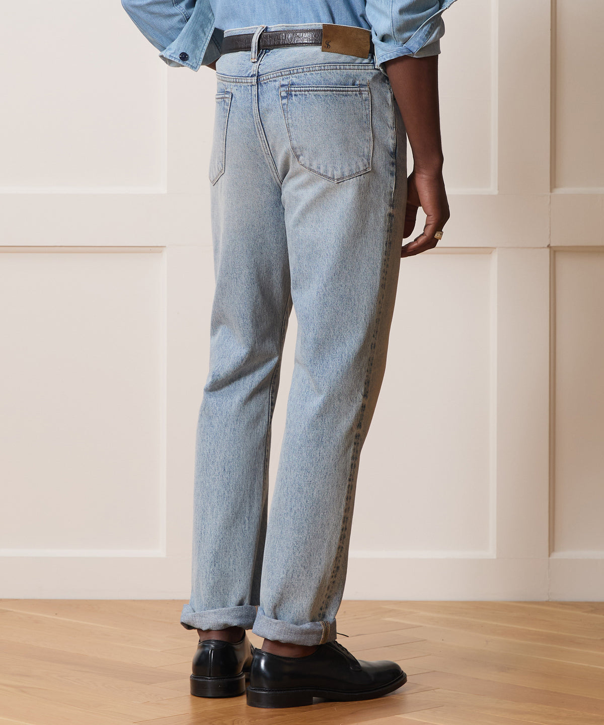 Straight Fit Jean in Light Indigo