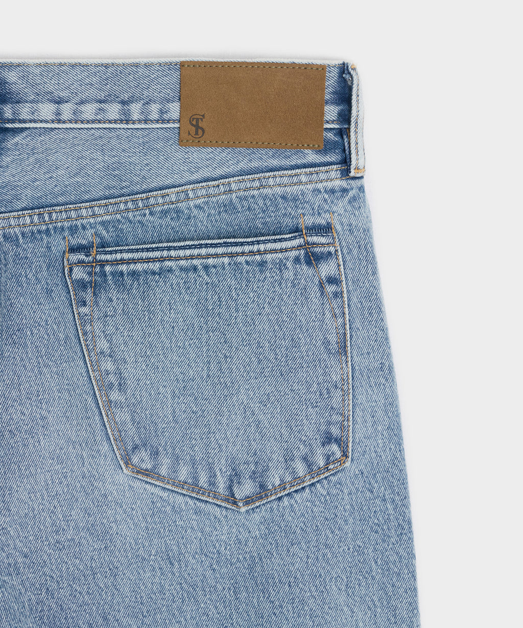 Straight Fit Jean in Washed Blue