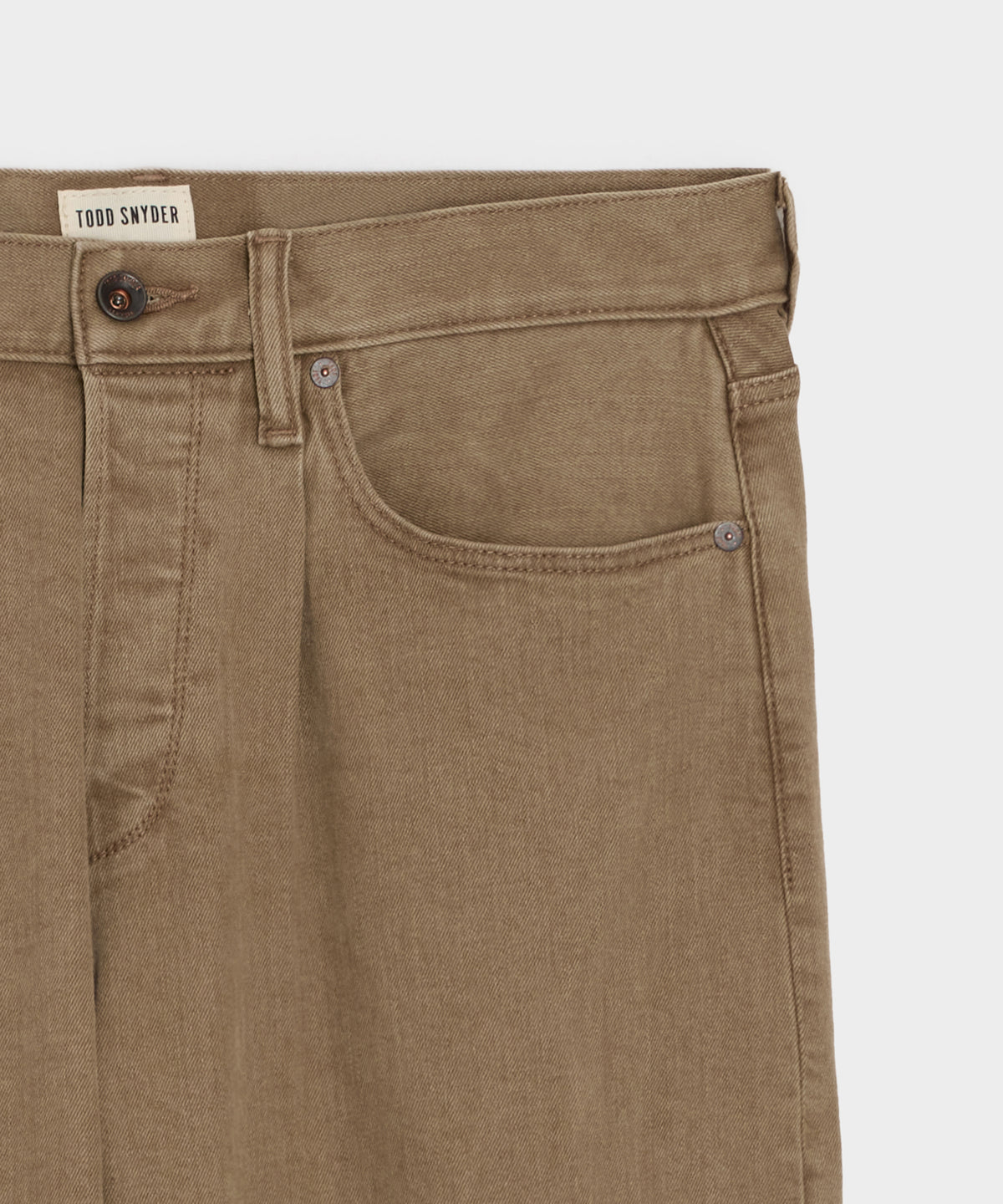 Relaxed 5-Pocket Pleated Jean in Light Brown