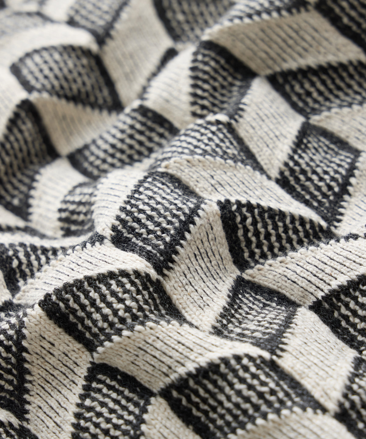 7" Relaxed Checkered Short