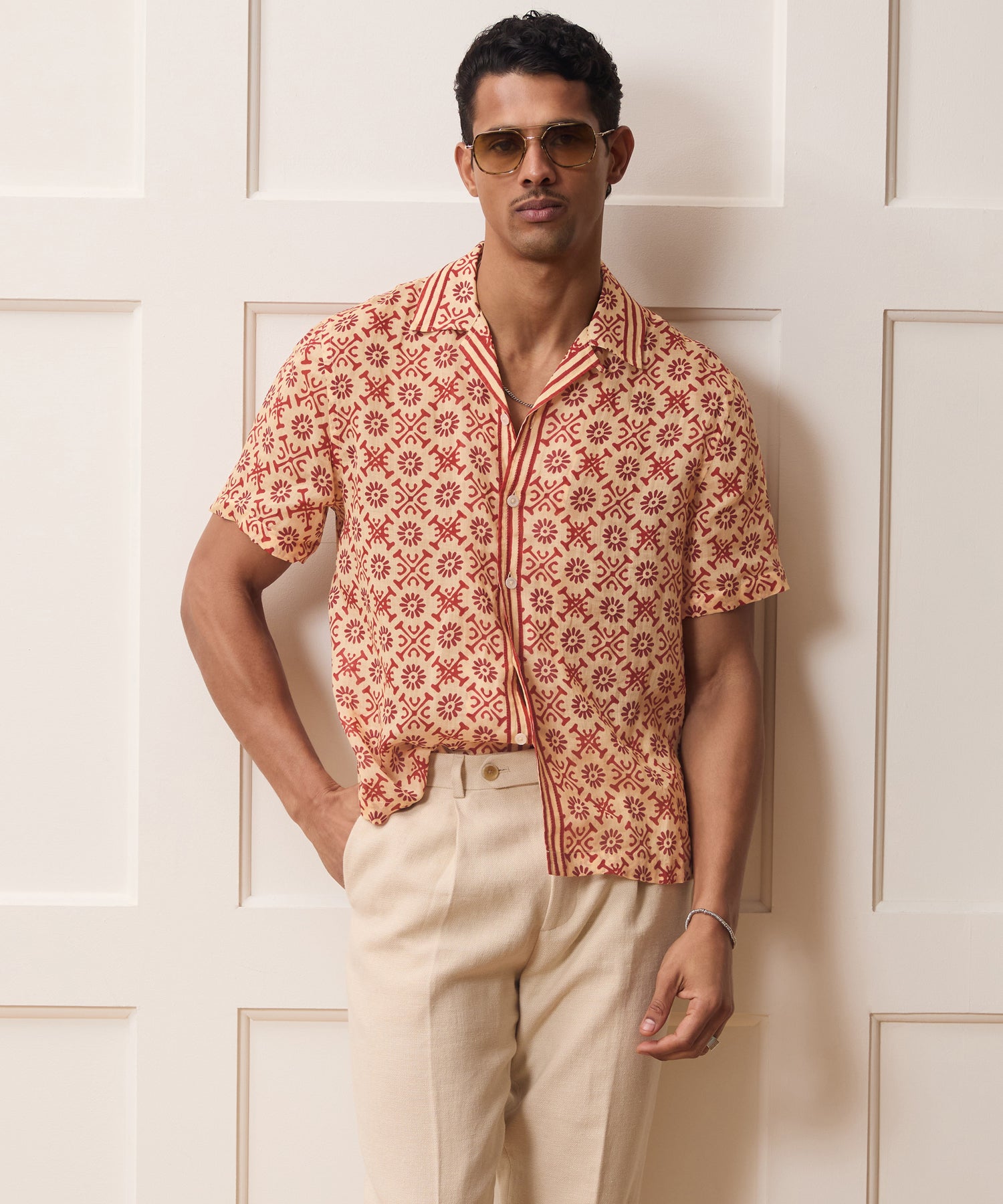Sand-Knit バーガンディ ショートスリーブシャツ 44 Batik Capri Shirt in Beige – Todd Snyder