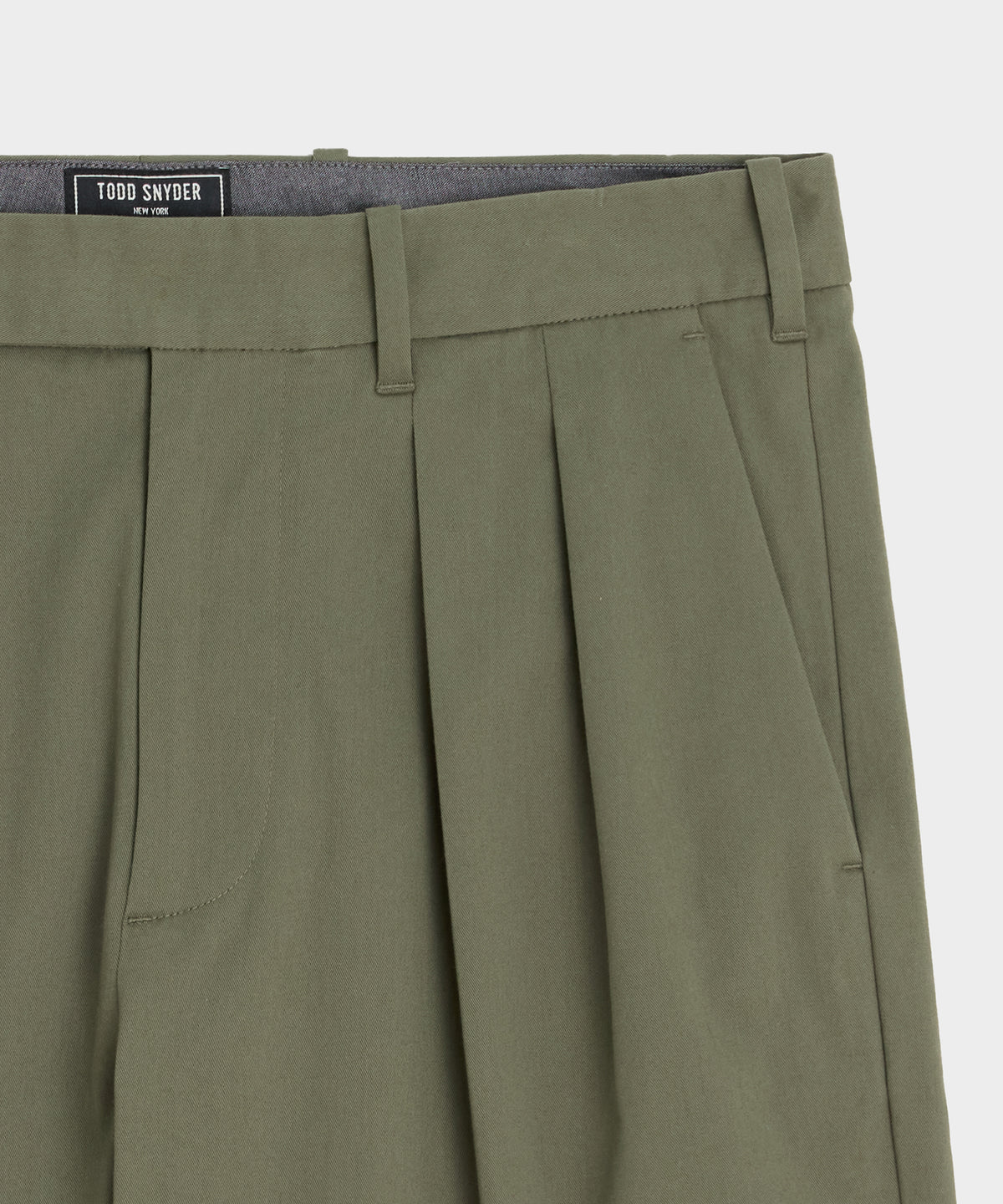 7" Pleated Tab Short