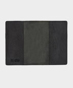 Il Bisonte Leather Passport Holder in Black