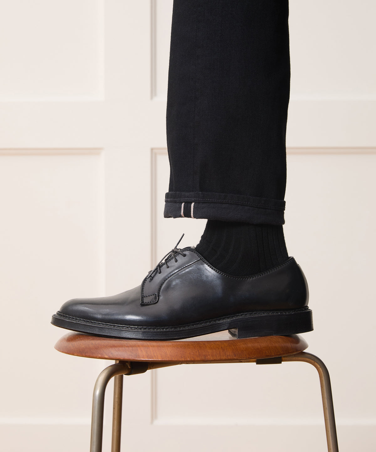 Straight Fit Japanese Selvedge Stretch Jean in Black