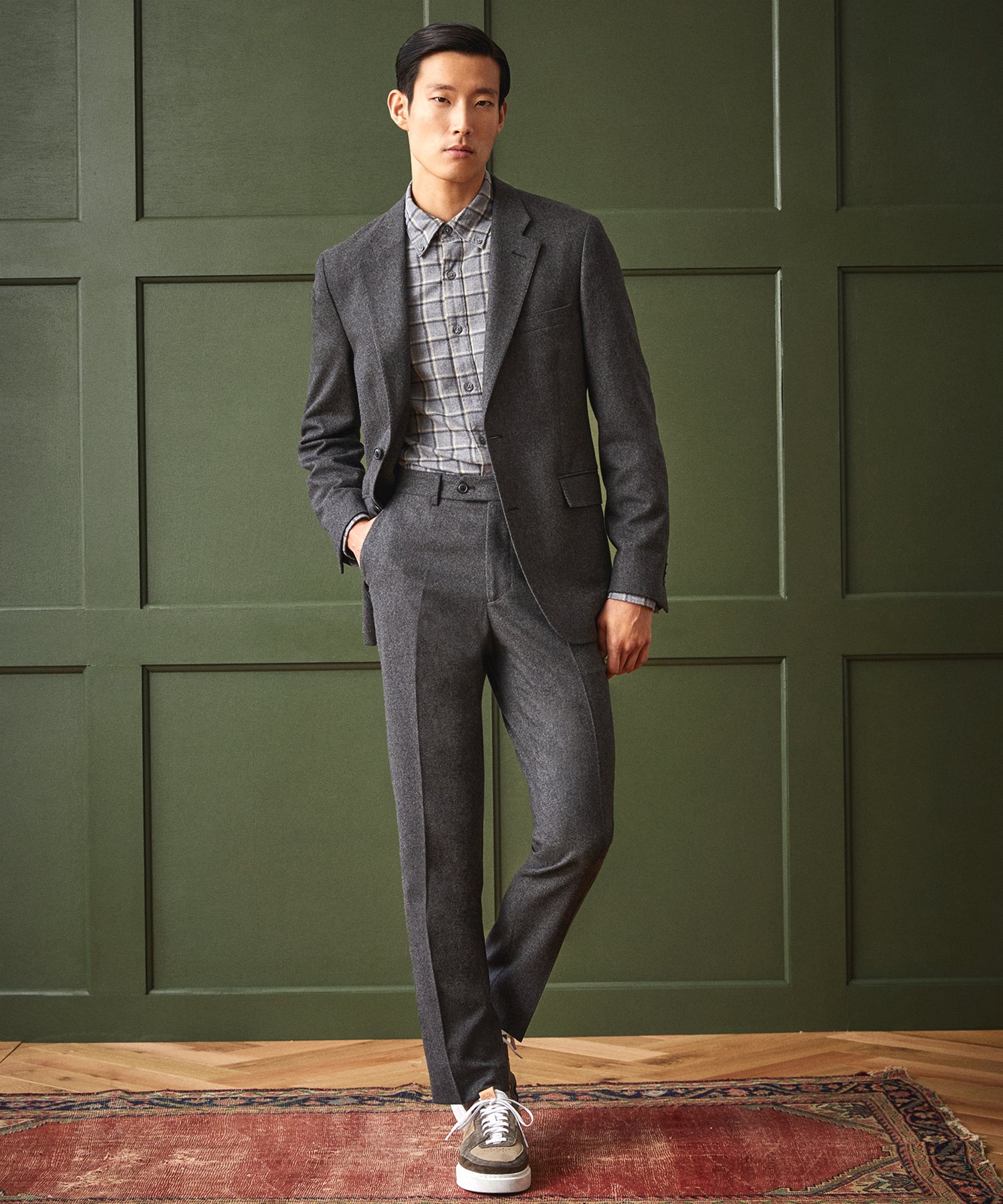 Italian Wool Flannel Sutton Suit in Charcoal