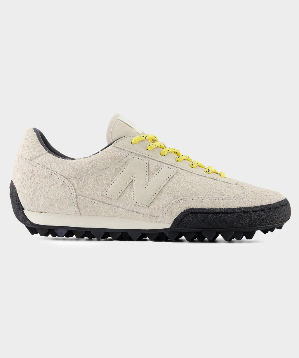 Side profile of the New Balance Gator Run Sneaker.