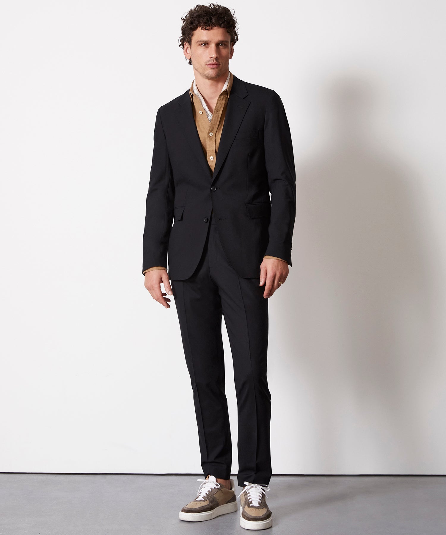 Italian Tropical Wool Sutton Suit in Black