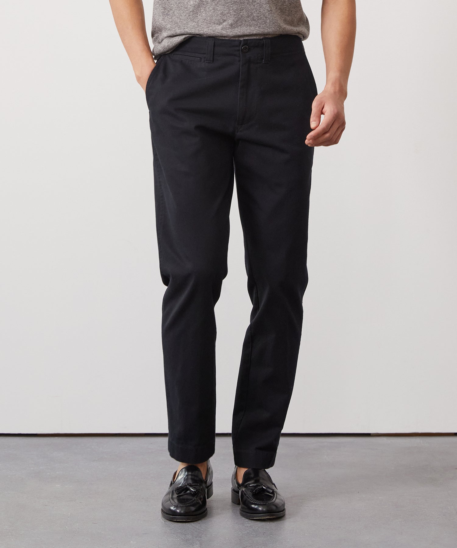 Straight Fit Favorite Chino in Pitch Black